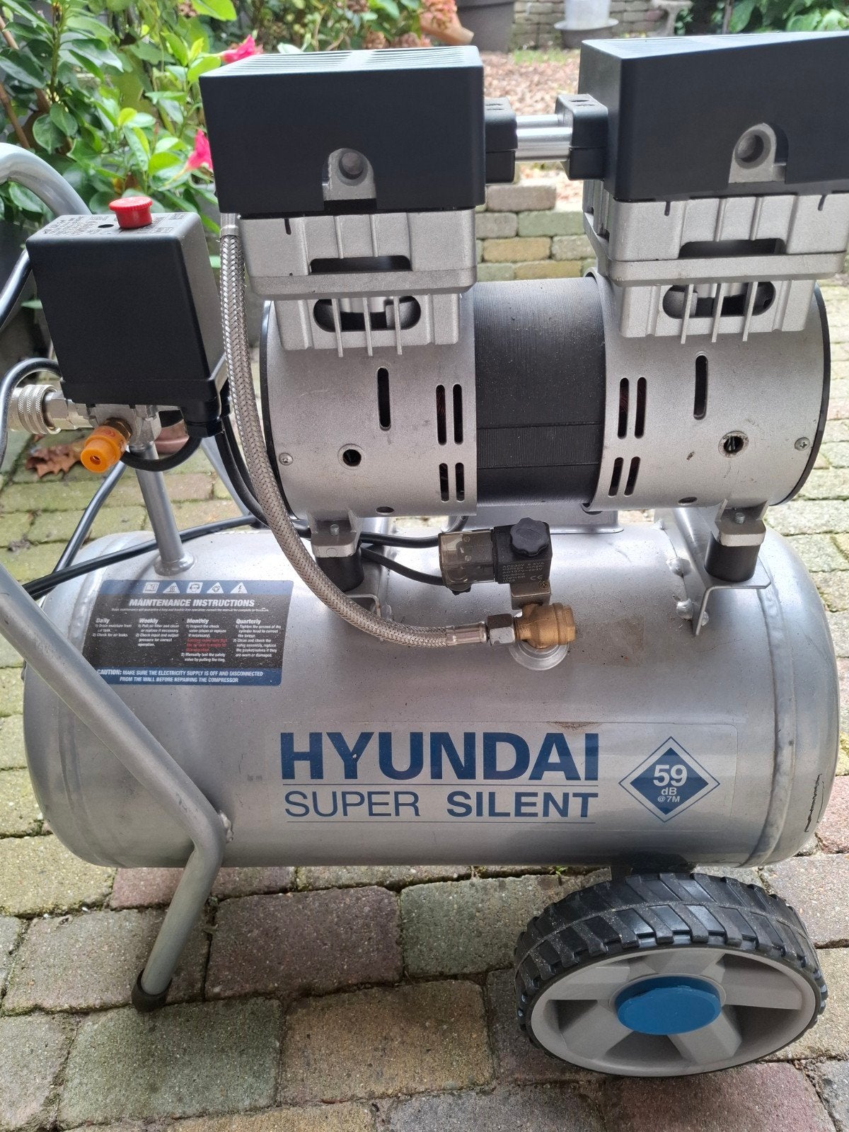 Hyundai Super Silent Compressor 24L, 2 cilinder, 8 bar, Doe-het-zelf en Verbouw, Ophalen of Verzenden