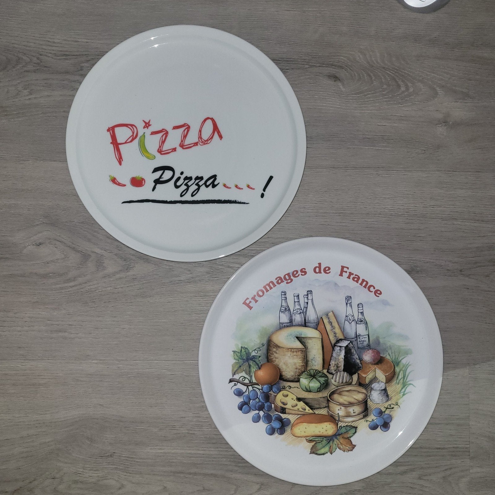 2 decoratieve borden: Pizza en Fromages de France, Ophalen, Zo goed als nieuw, Keramiek, Bord(en)