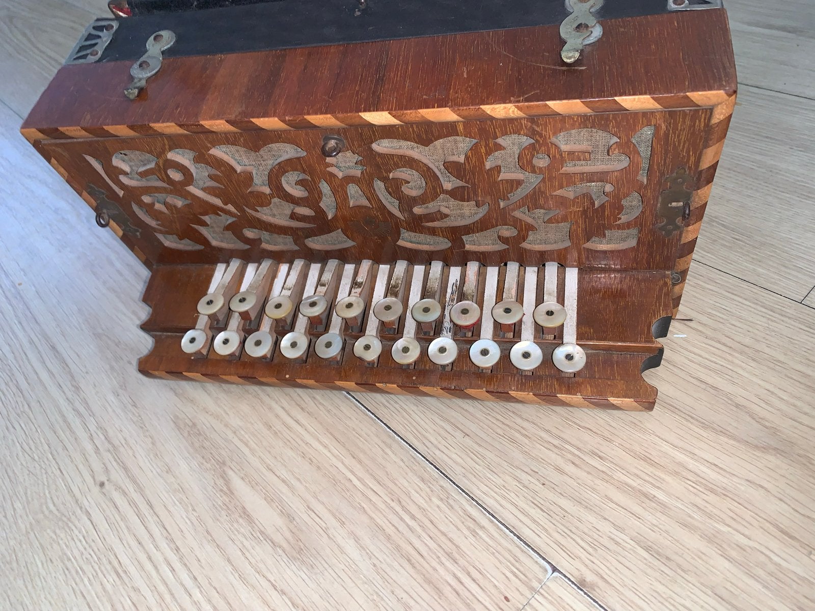 Antieke Accordeon - Houten Accordeon met Parelmoer Knoppen, Overige merken, Gebruikt, Met riemen, Overige formaten