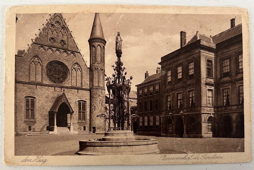Oude Ansichtkaart  -  Den Haag - Binnenhof de Fontein, Verzamelen, Ansichtkaarten | Nederland, Ophalen of Verzenden, 1920 tot 1940
