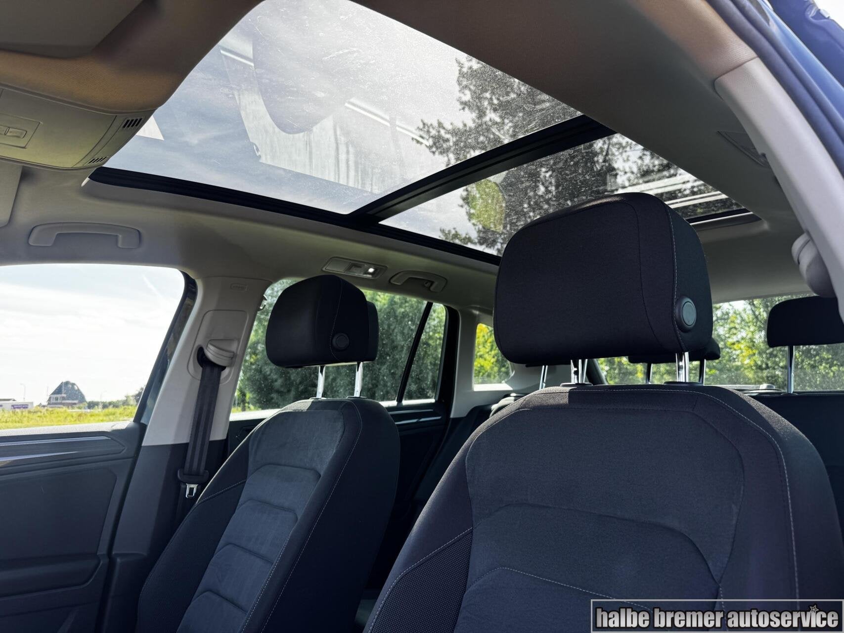 Volkswagen Tiguan 1.4 TSI Highline |Pano|Camera|Stoelv|Carpl, Auto's, Euro 6, 4 cilinders, 150 pk, Zwart