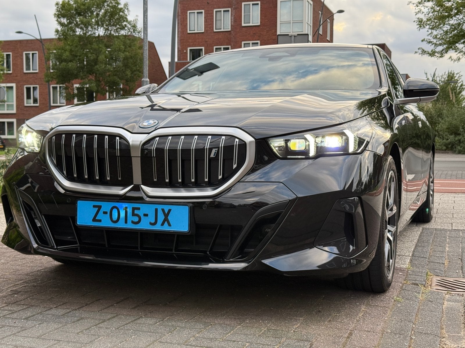 BMW i5 I5 Edrive40 340pk Aut 2024 Zwart leas overnemen, Auto's, 81 kWh, Achterwielaandrijving, Elektrisch, Particulier