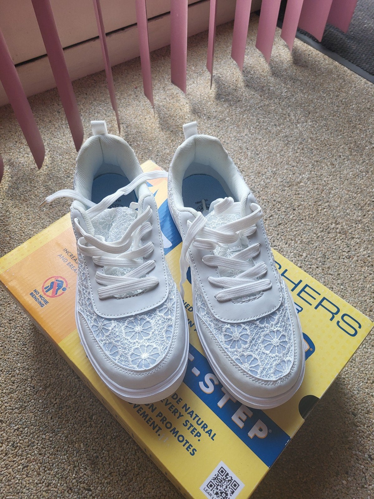 Witte sneakers met kant - Maat 42 (valt als 40/41), Ophalen of Verzenden