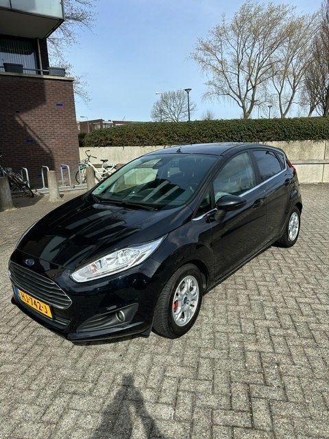 Ford Fiësta 1.5 Tdci 70KW 5DR 2015 Zwart, Voorwielaandrijving, 1036 kg, 96 €/maand, Multifunctioneel stuurwiel