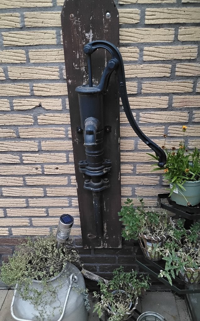 Weidepomp op plank, Ophalen, Gebruikt