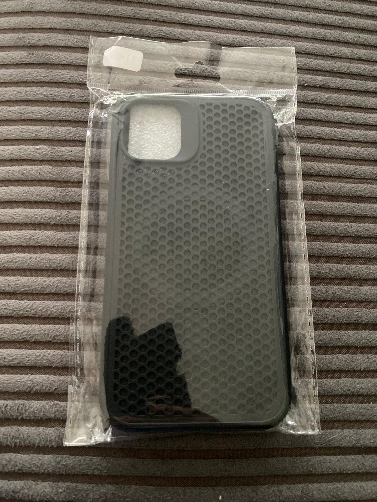 Zwart iPhone 11 hoesje met MagSafe en koeling, Telecommunicatie, Mobiele telefoons | Hoesjes en Frontjes | Apple iPhone, Kunststof