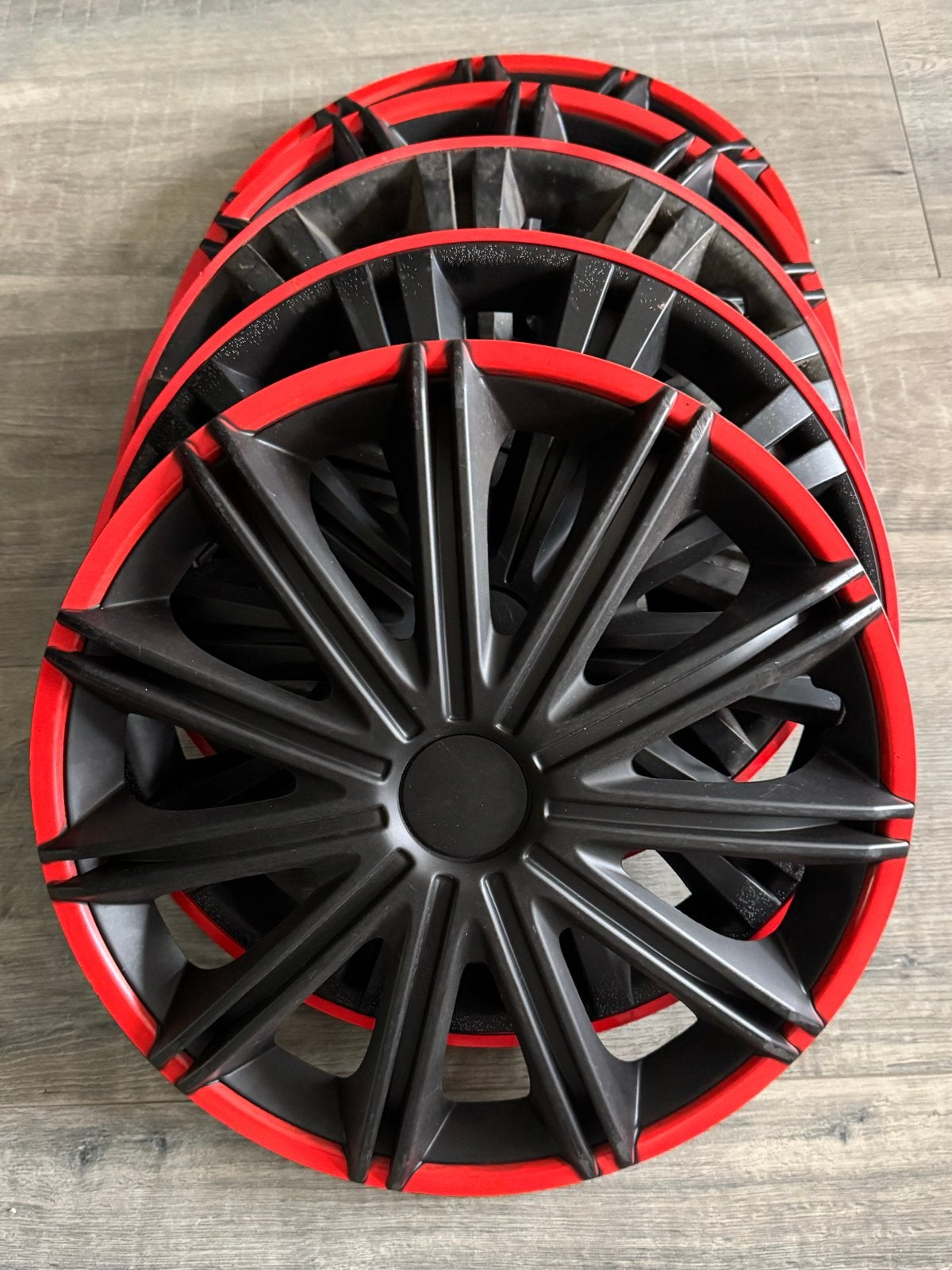 14 inch 5 delige wieldoppenset zwart rood, Auto diversen, Wieldoppen, Ophalen of Verzenden, Zo goed als nieuw