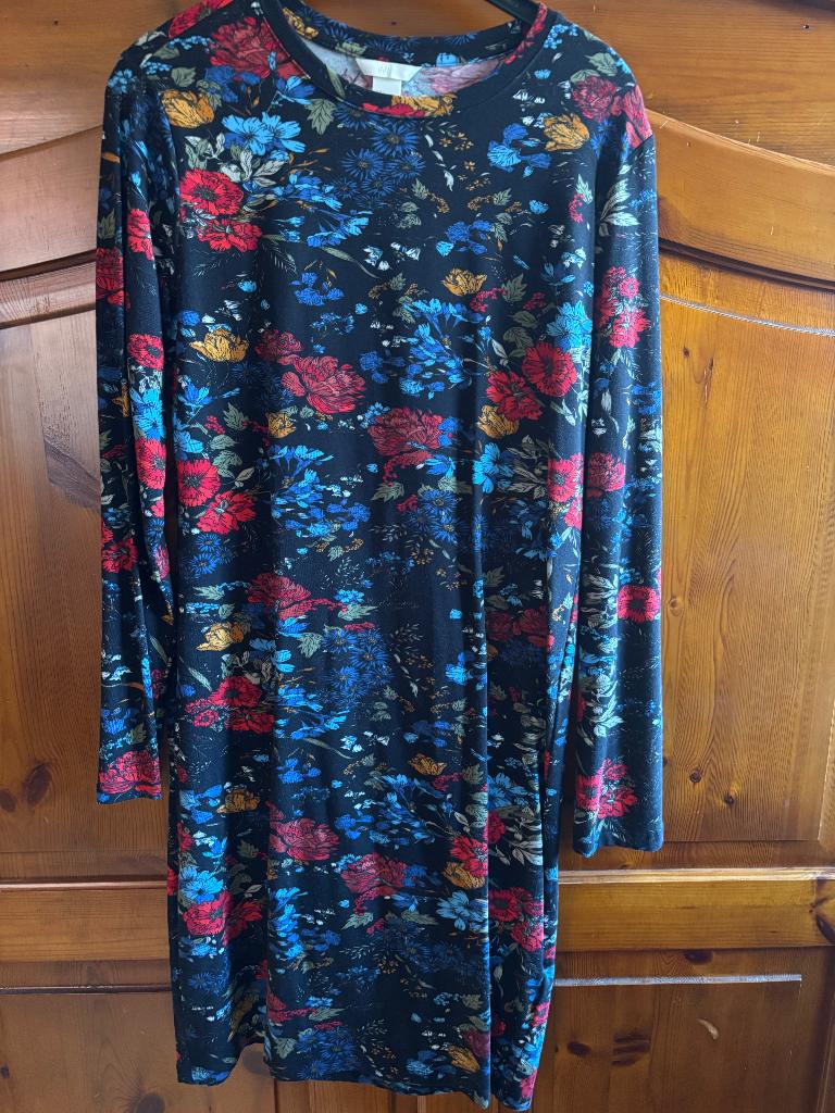 Nieuw zwart gebloemd jurkje  L, Kleding | Dames, Zwart, Maat 42/44 (L), Nieuw, Ophalen of Verzenden