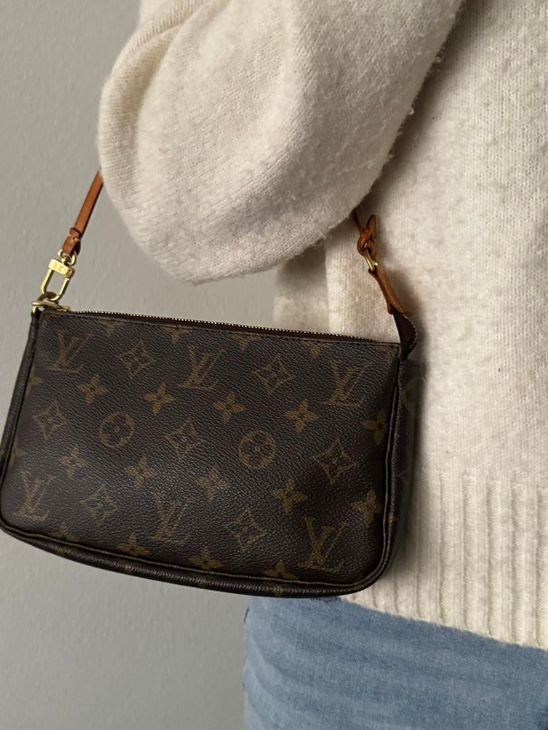 Louis Vuitton Pochette Accessoires Monogram met serienummer, Ophalen of Verzenden, Zo goed als nieuw, Bruin, Schoudertasje