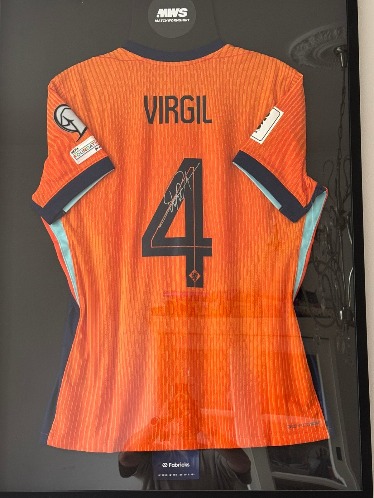 Gedragen en gesigneerd shirt van Virgil van dijk, Ophalen of Verzenden, Zo goed als nieuw, Shirt