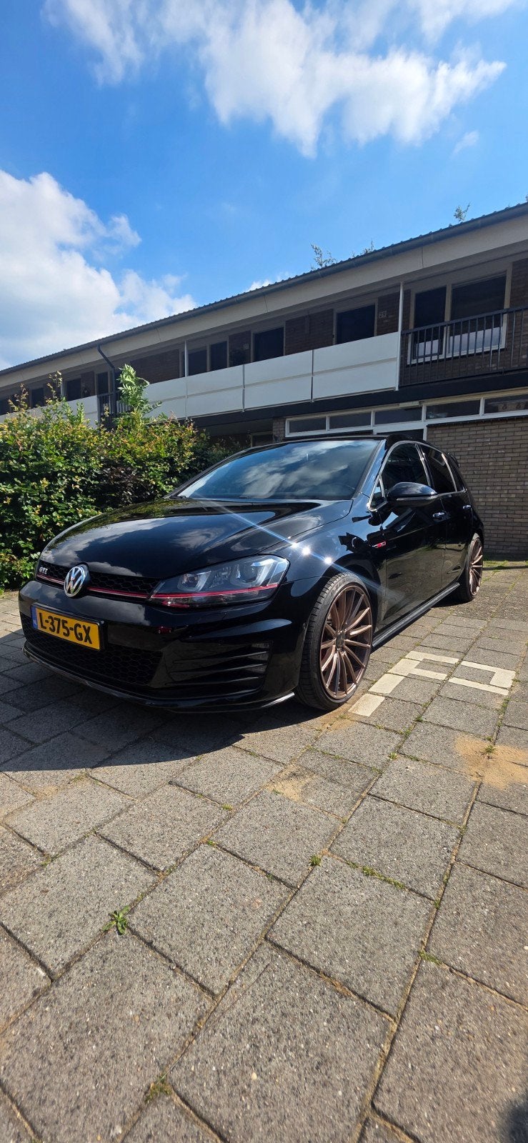 Volkswagen Golf 7 GTI DSG 330PK, 4 cilinders, 1984 cc, Zwart, 690 kg
