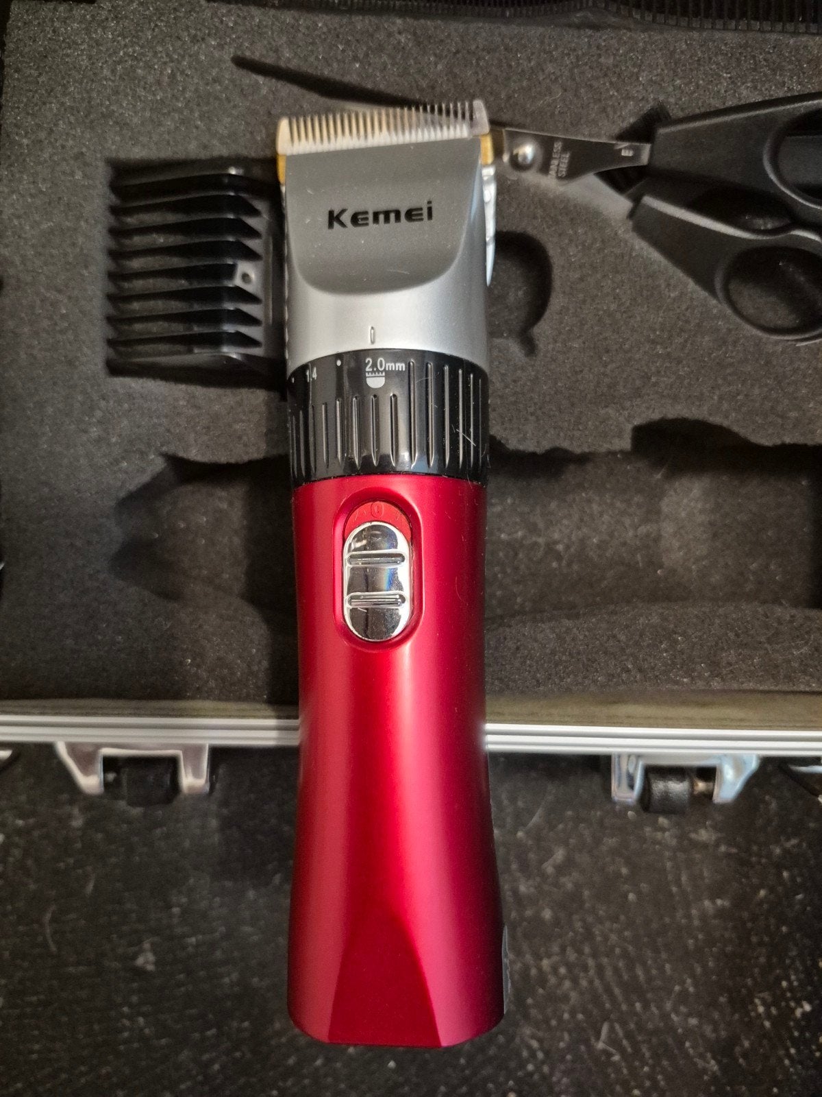 Goed werkende Kemei tondeuse met accessoires, Ophalen of Verzenden