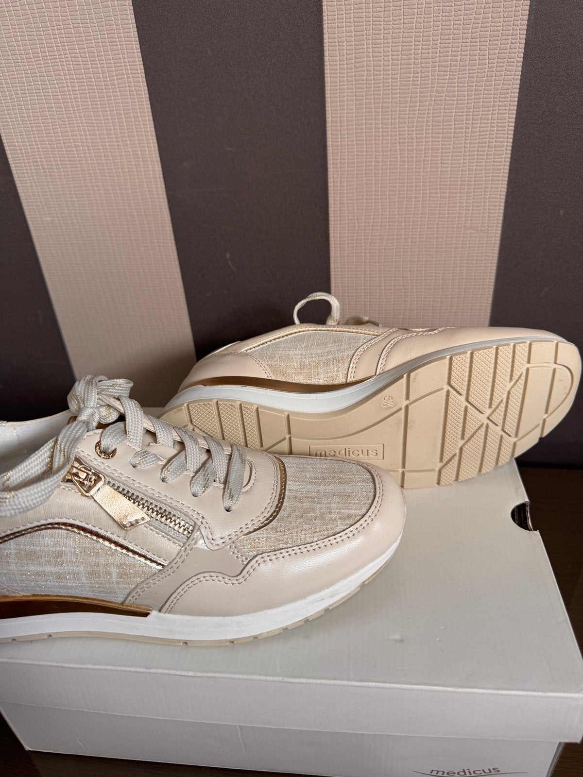 medicus sneakers, Kleding | Dames, Ophalen of Verzenden, Zo goed als nieuw, Sneakers of Gympen