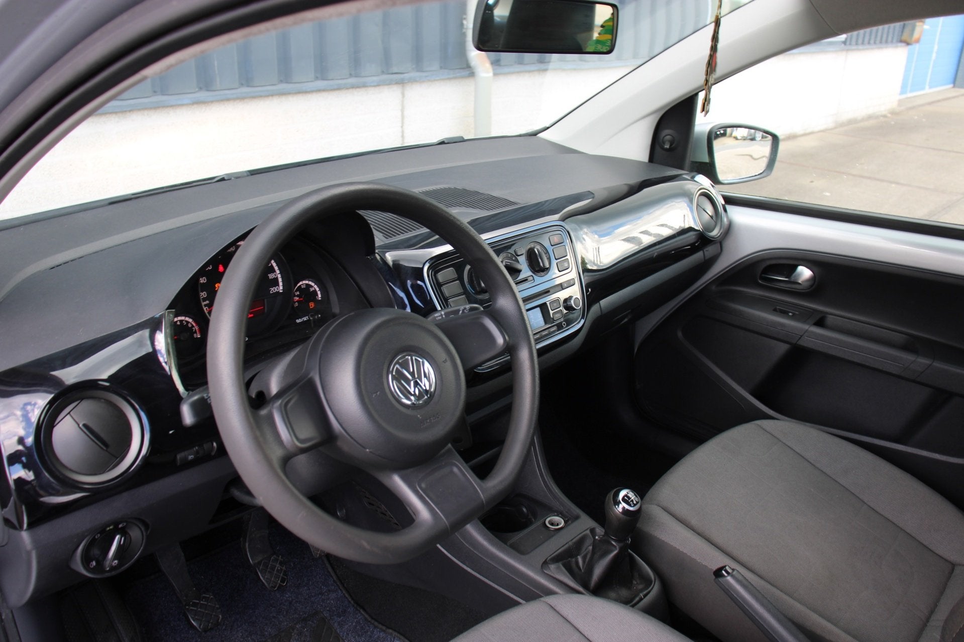 Volkswagen Up! 1.0 up! BlueMotion Airco Radio AUX Nwe APK en, Euro 5, Stof, Gebruikt, 4 stoelen