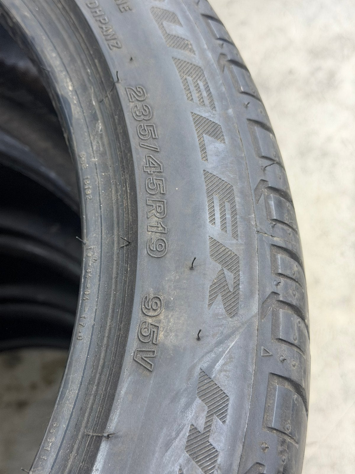 4x 235 45 19 bridgestone zomer zgan €80 pst all incl, Ophalen, Zomerbanden, Band(en)