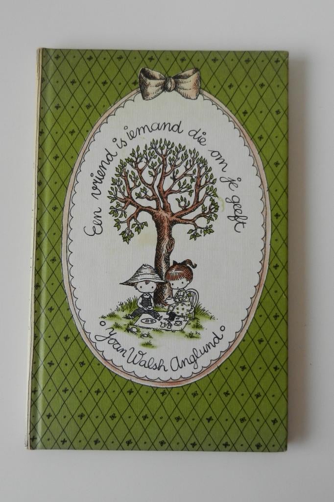 Een vriend is iemand die om je geeft - Joan Walsh Anglund, Boeken, Ophalen of Verzenden, Gelezen, Eén auteur