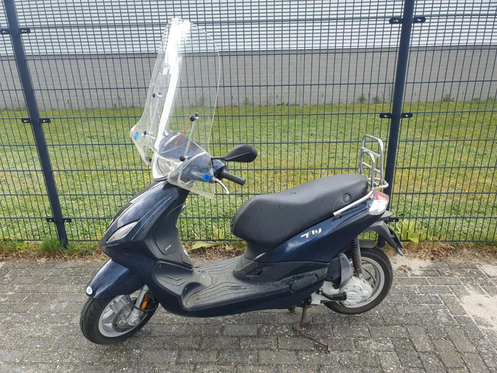 Piaggio New Fly, Fietsen en Brommers, Scooters | Piaggio, Ophalen, Gebruikt, Fly, Benzine