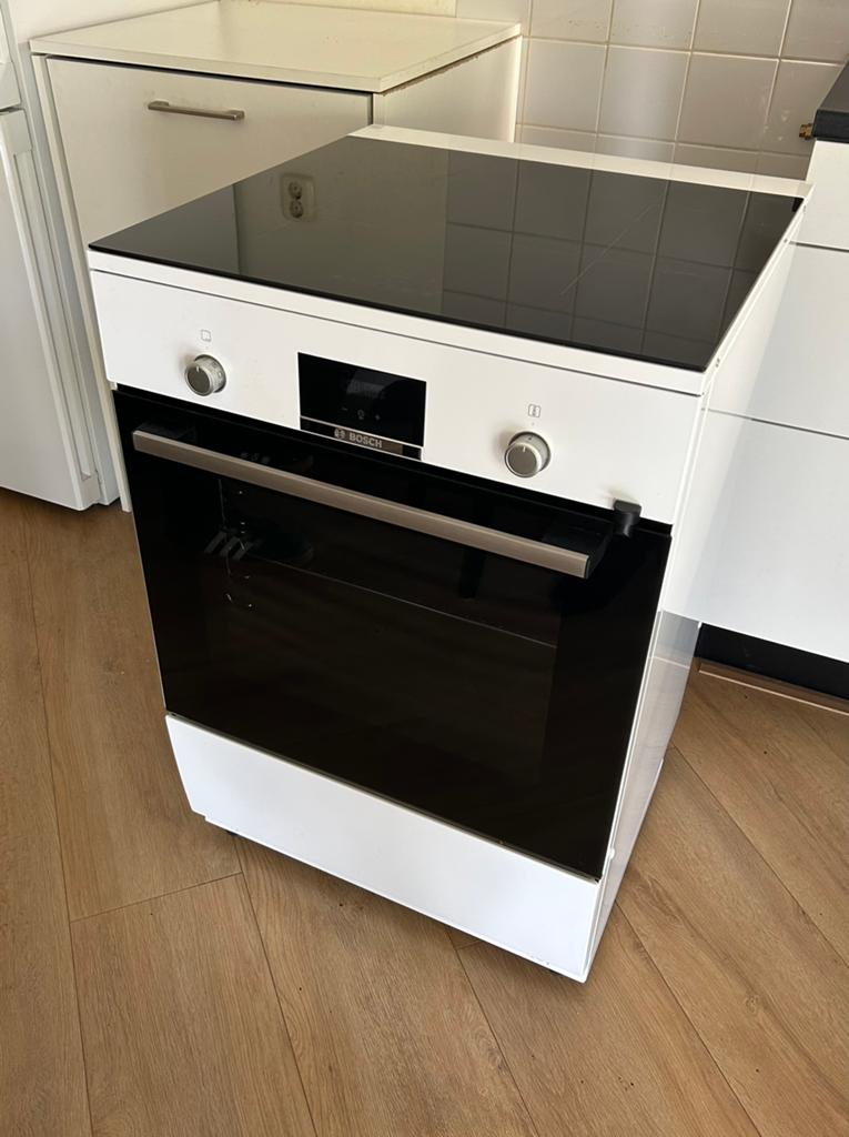 Bosch HLN39A020 Fornuis met Inductiekookplaat, Witgoed en Apparatuur, Fornuizen, Ophalen, Hete lucht, 60 cm of meer, 4 kookzones