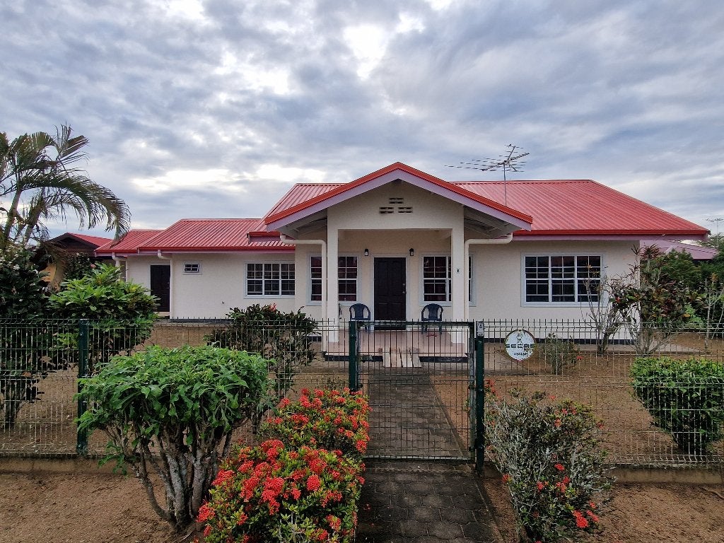 Huis in Commewijne Palm Village Suriname, Huizen en Kamers, Woonhuis, Landelijk, Buiten Europa, 117 m²