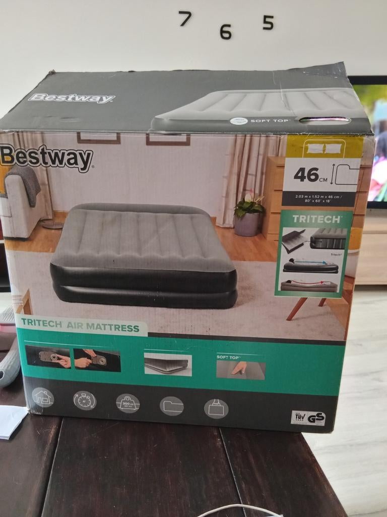 luchtbed nieuw met in gebouwde pomp nog nooit  uit de doos g, Caravans en Kamperen, Ophalen of Verzenden, Nieuw