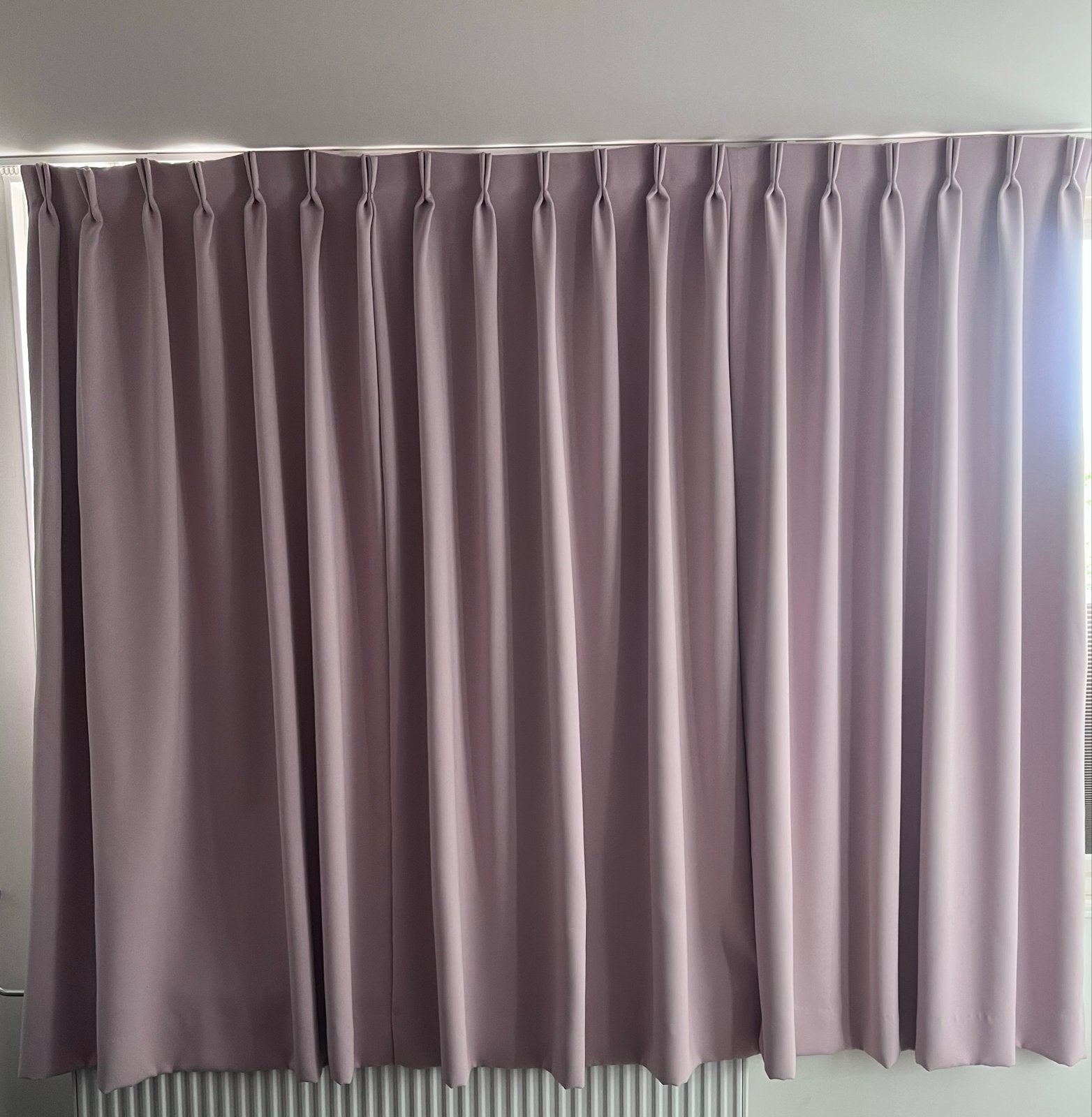 Lichtroze gordijnen - verduisterend en sfeervol, Ophalen, Overige kleuren, Zo goed als nieuw, 200 cm of meer