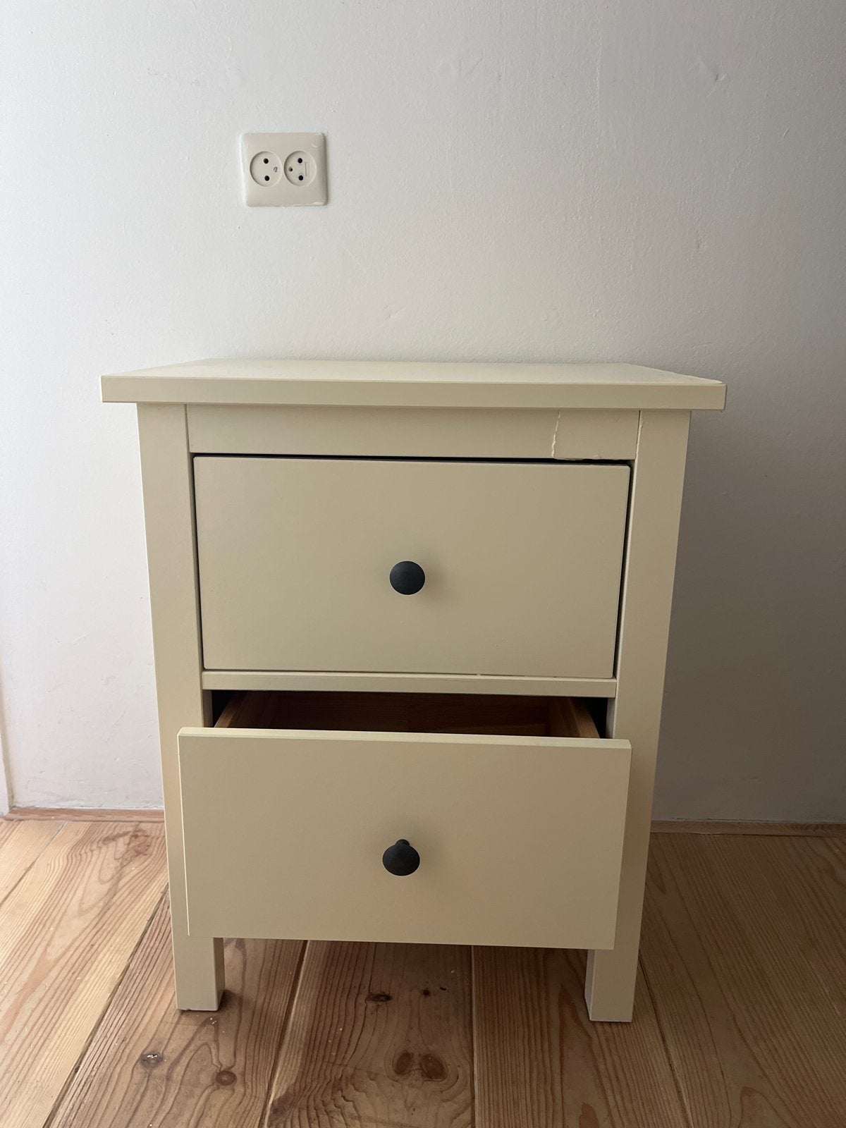 Ikea Hemnes Nachtkastje met 2 lades - Crème/Beige, Ophalen, Gebruikt, Minder dan 45 cm, 55 tot 70 cm