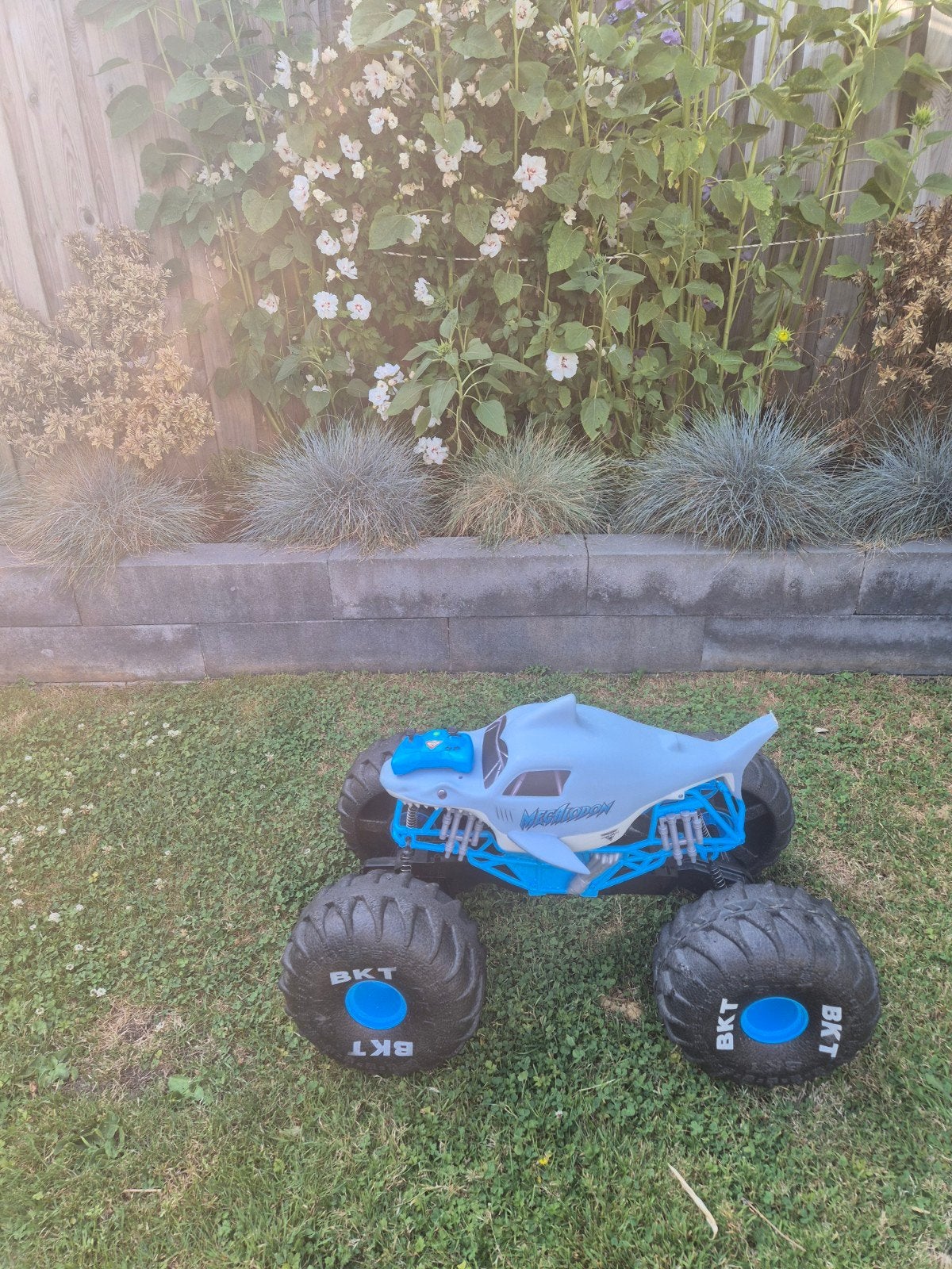 Monster Jam Mega Megalodon RC Monstertruck 1:6, Ophalen of Verzenden, Overige schalen, Auto offroad