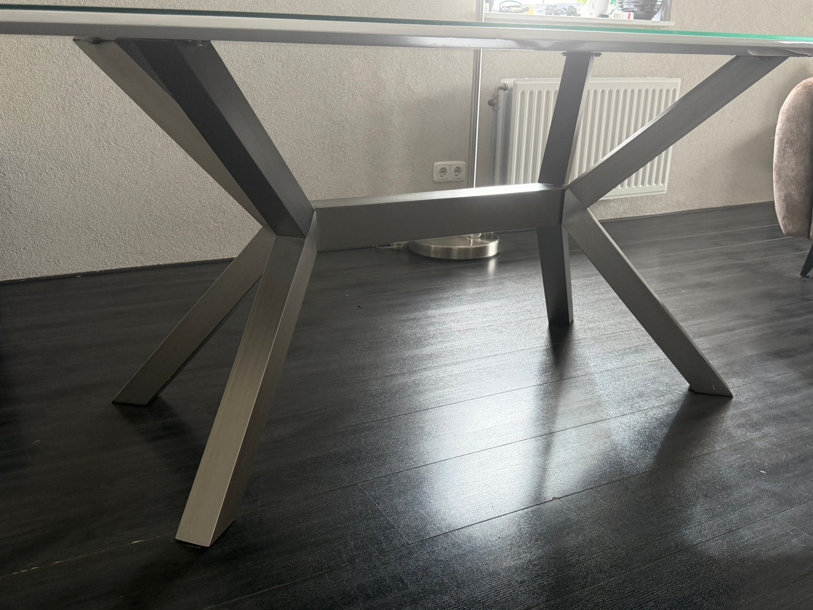 Foto 3 van Hoogglans eettafel met glasplaat