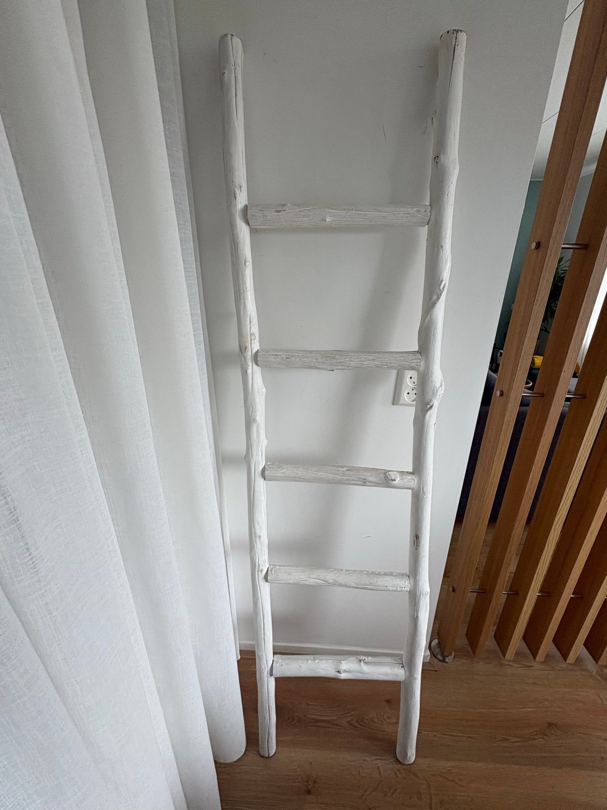 Witte decoratieve ladder / kledinghanger, Huis en Inrichting, Ophalen, Gebruikt, Overige typen, 150 tot 200 cm