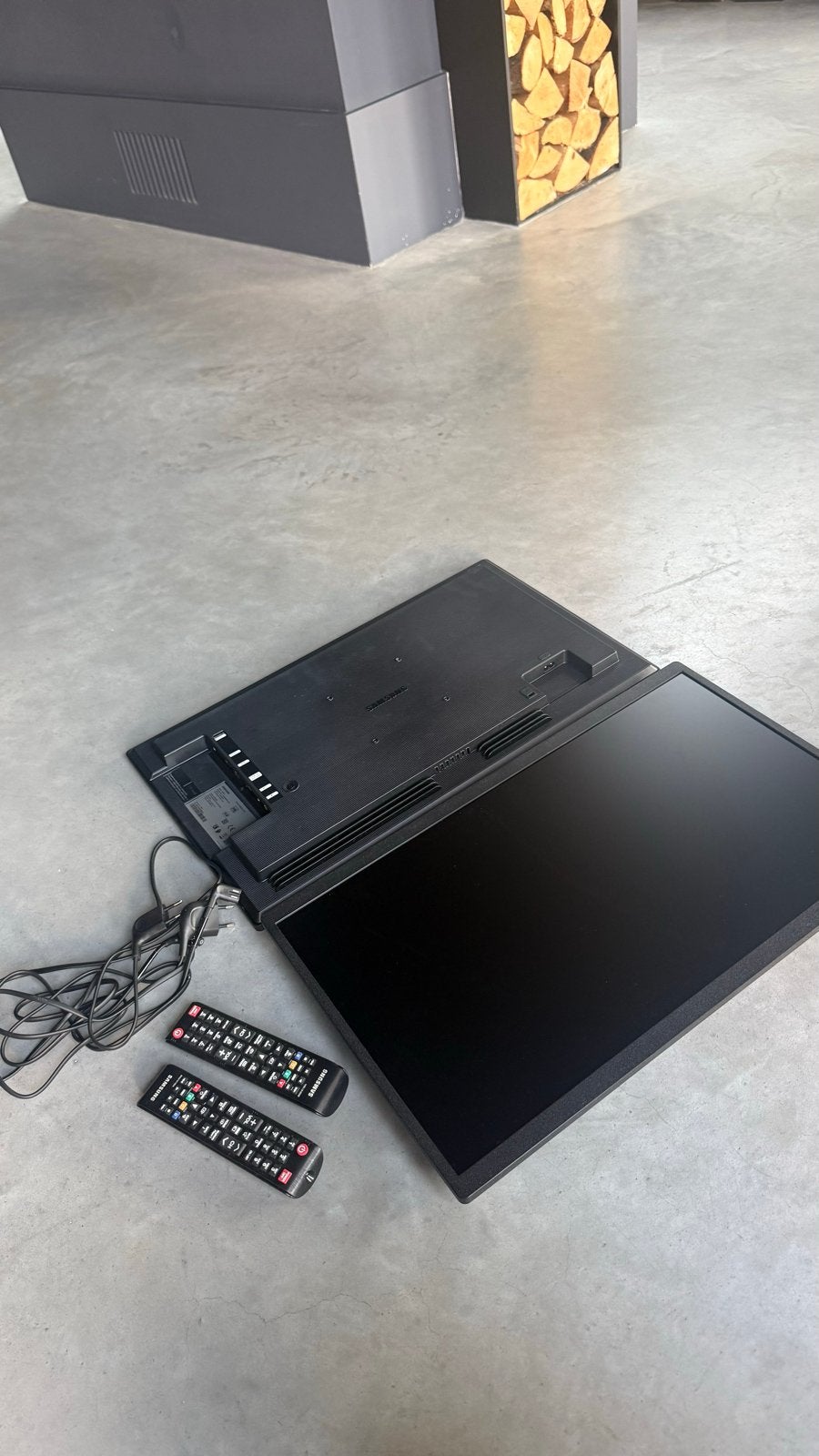 Samsung 24 inch 2 schermen met afstandsbediening - Z.G.A.N., Audio, Tv en Foto, Televisies, Verzenden, 50 Hz, Zo goed als nieuw
