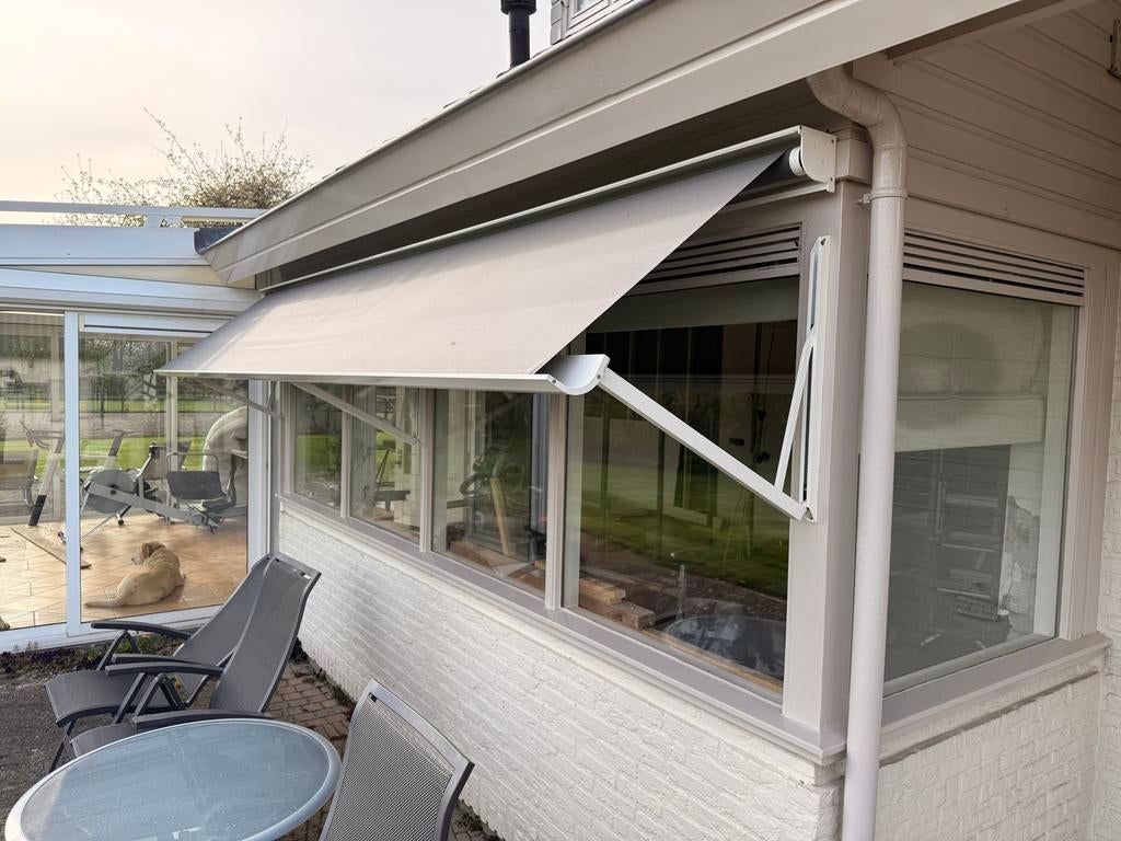 Somfy elektrische zonwering, 4,4m breed, crème/grijs,, Ophalen, Elektrisch, Zo goed als nieuw, 250 cm tot 450 cm