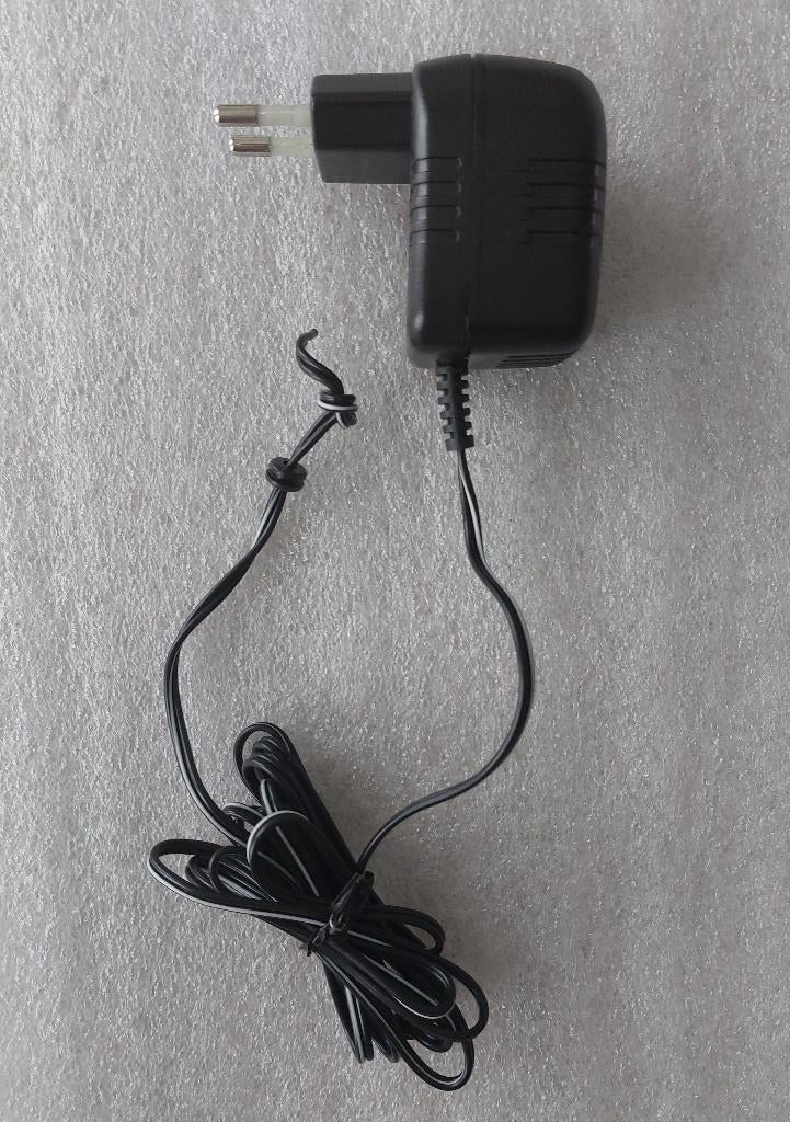 AC/DC Adapter / Oplader. Output: 6V-DC, 150 mA, 0.9 VA., Ophalen of Verzenden, Zo goed als nieuw