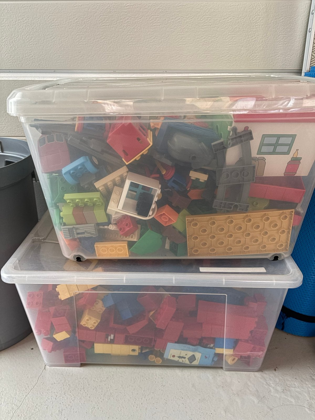 2 grote bakken met duplo, Ophalen of Verzenden, Zo goed als nieuw