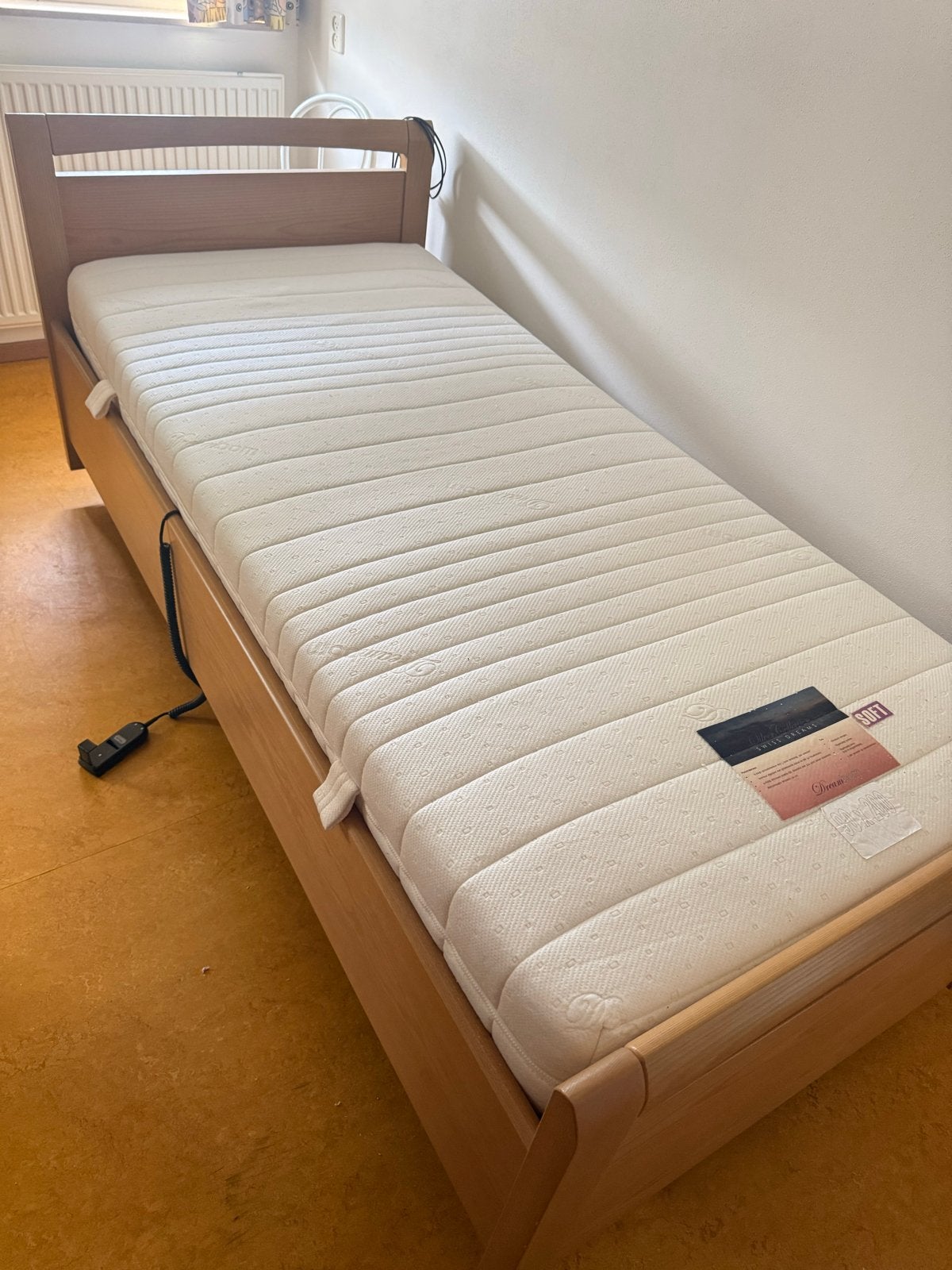 2 Elektrische Seniorenbedden 90x200 - Comfort en Gemak, 90 cm, Eenpersoons, Ophalen of Verzenden, 200 cm