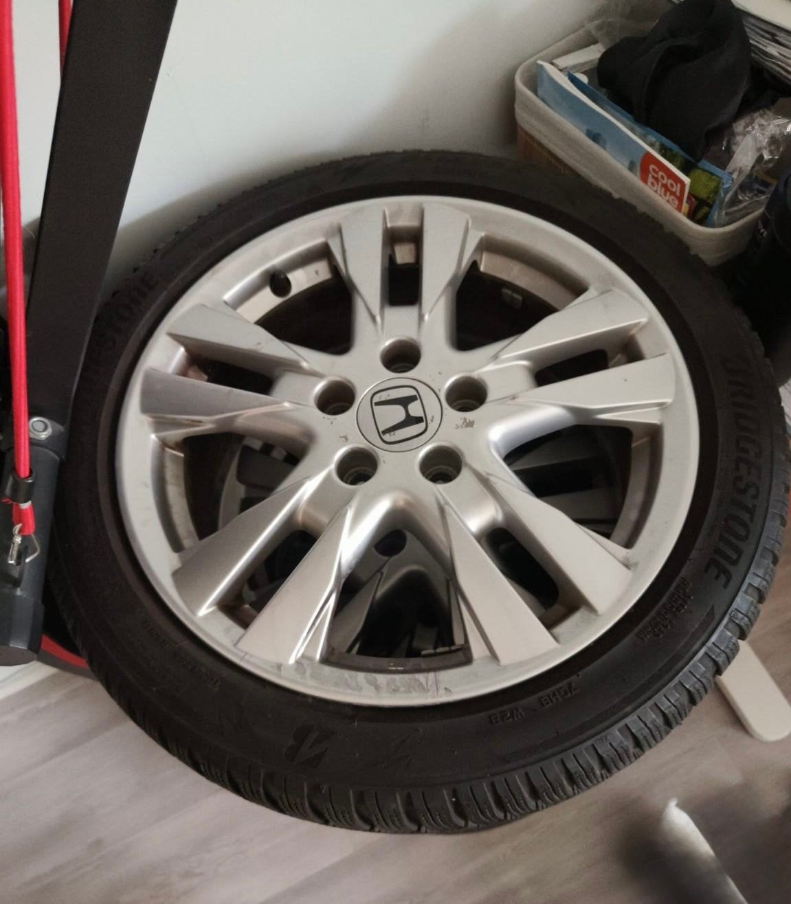 Honda Civic originele 16” velgen + winterbanden, Ophalen, 16 inch, 205 mm, Winterbanden