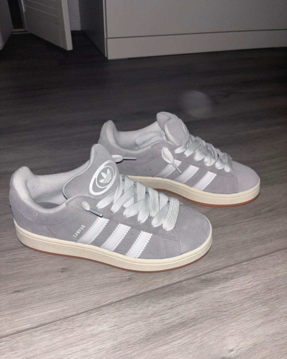 Adidas Campus Grijs - Maat 39 1/2 - Zo goed als nieuw, Kleding | Dames, Ophalen of Verzenden, Zo goed als nieuw, Grijs, Sneakers of Gympen