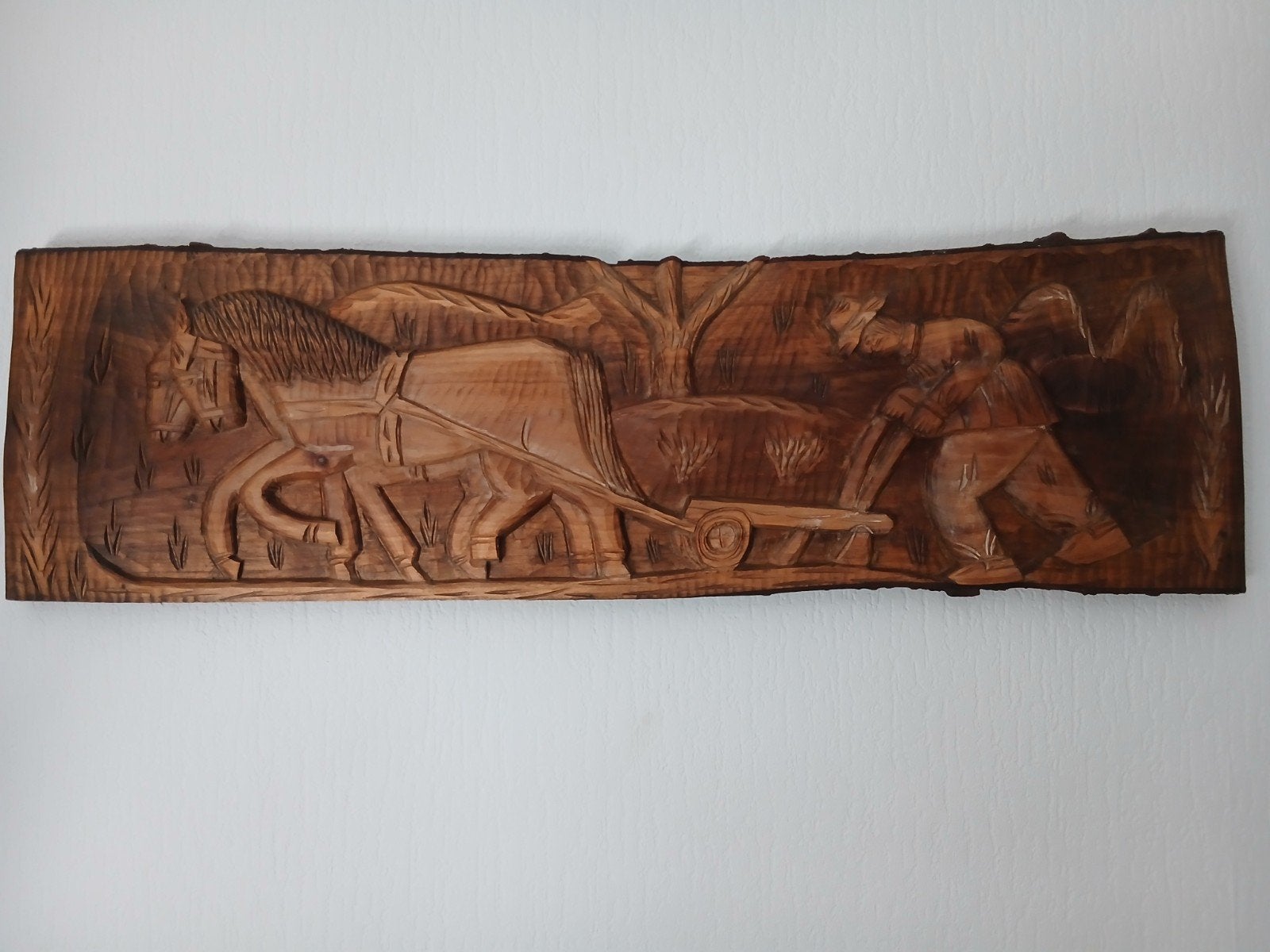 Houtsnijwerk: Boer met paard aan het ploegen, Antiek en Kunst, Ophalen, Houtsnijwerk, 50 - 100 cm, Handgemaakt