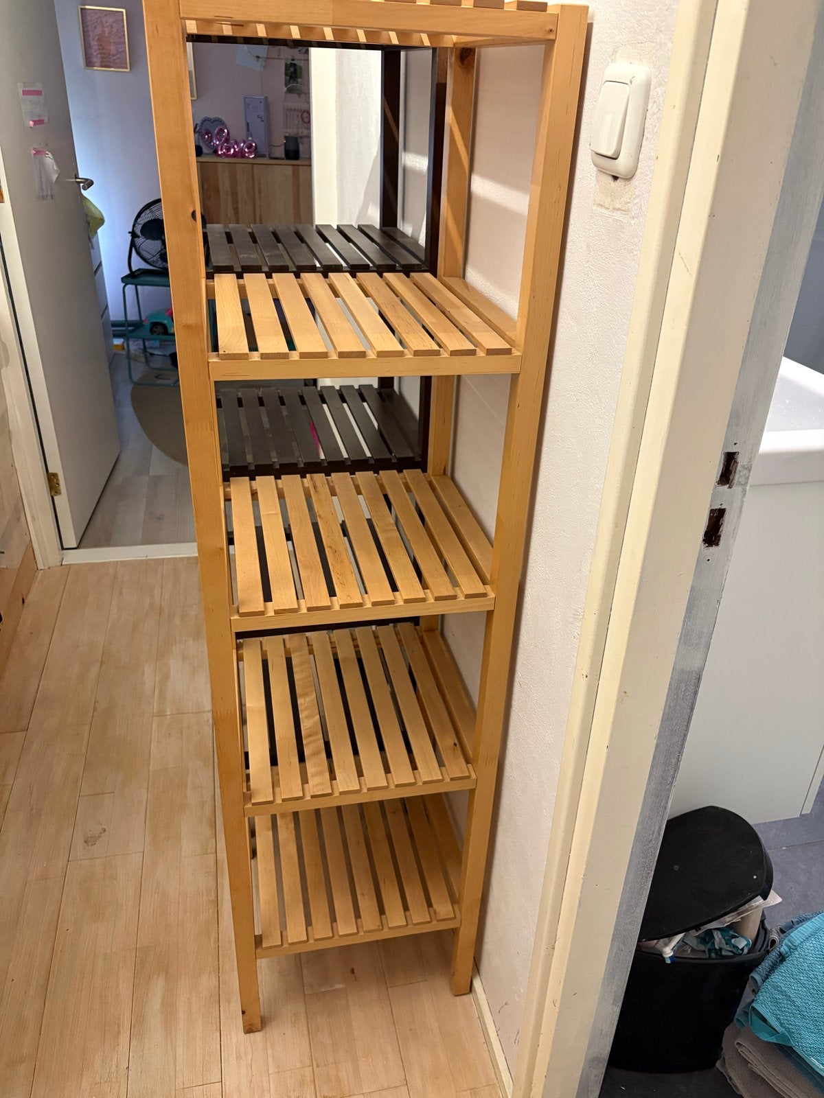 3 houten rekjes: licht en donker IKEA, Ophalen of Verzenden, Gebruikt