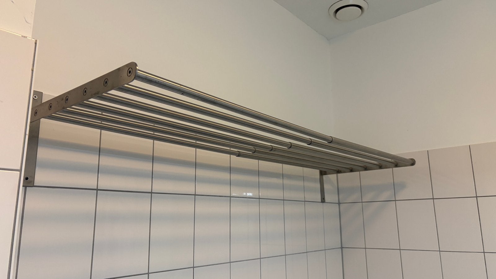 ikea kledingrek uitschuifbaar, Huis en Inrichting, Badkamer | Badkamermeubels, Ophalen, Overige typen, 50 tot 100 cm, Zo goed als nieuw