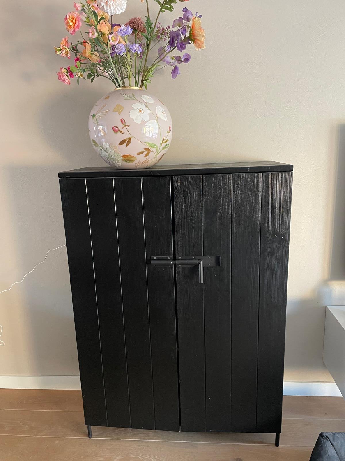 Te koop kast Woood € 150, Ophalen, 100 tot 150 cm, Zo goed als nieuw, Minder dan 150 cm