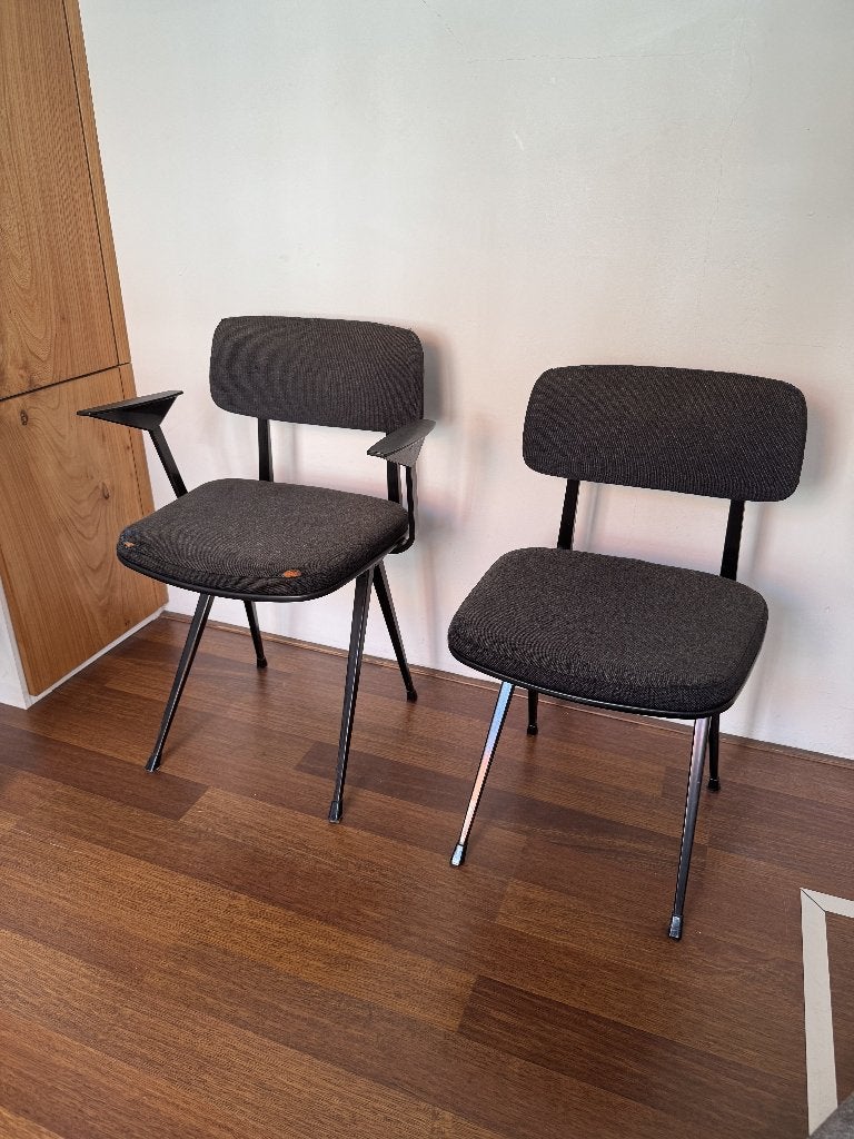Vintage Ahrend Friso Kramer Result stoelen - Set van 2, Ophalen, Gebruikt, Zwart, Metaal