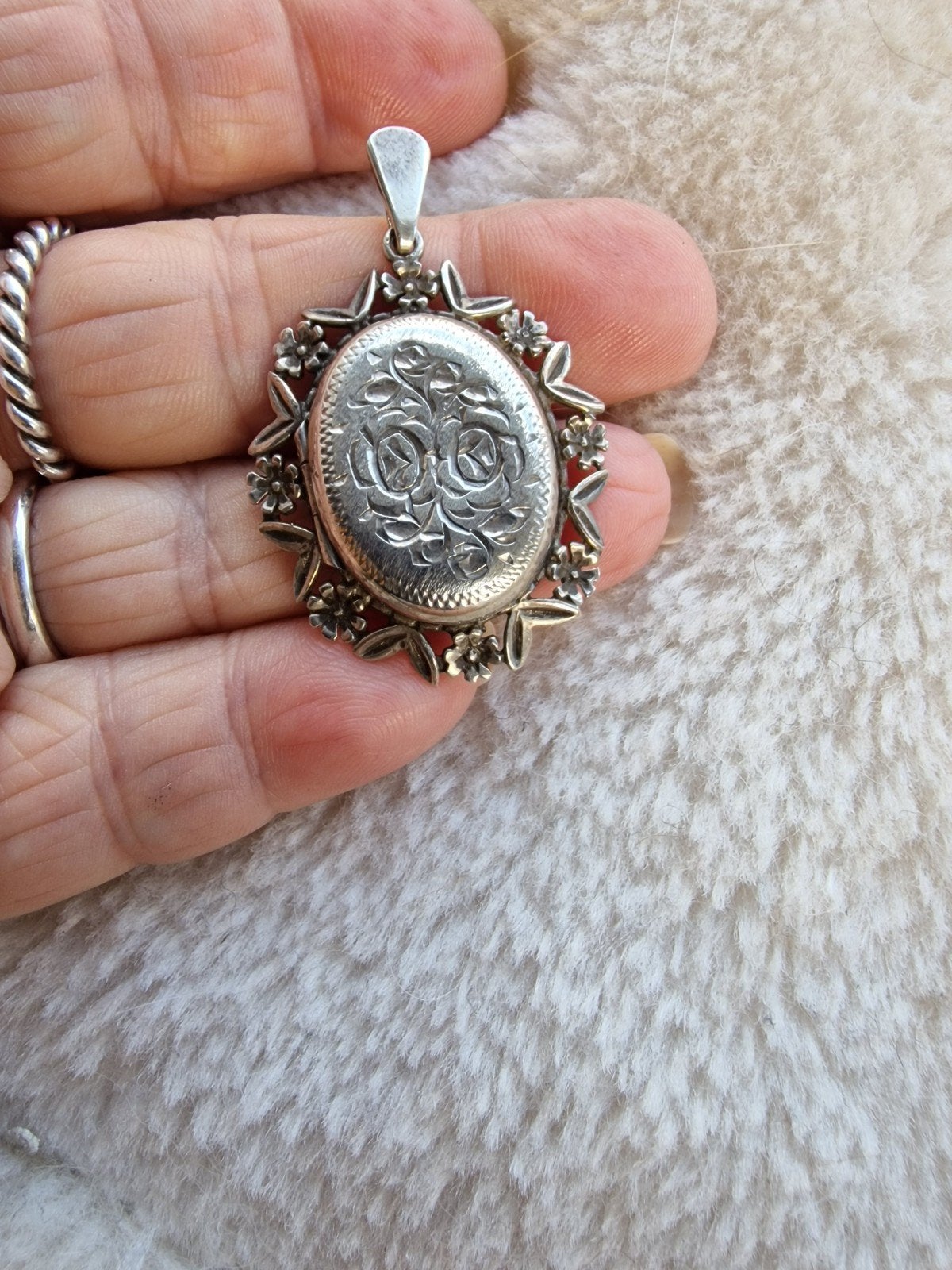 Vintage prachtige Zilveren Medaillon met Bloemgravure, Ophalen of Verzenden, Zilver, Zilver