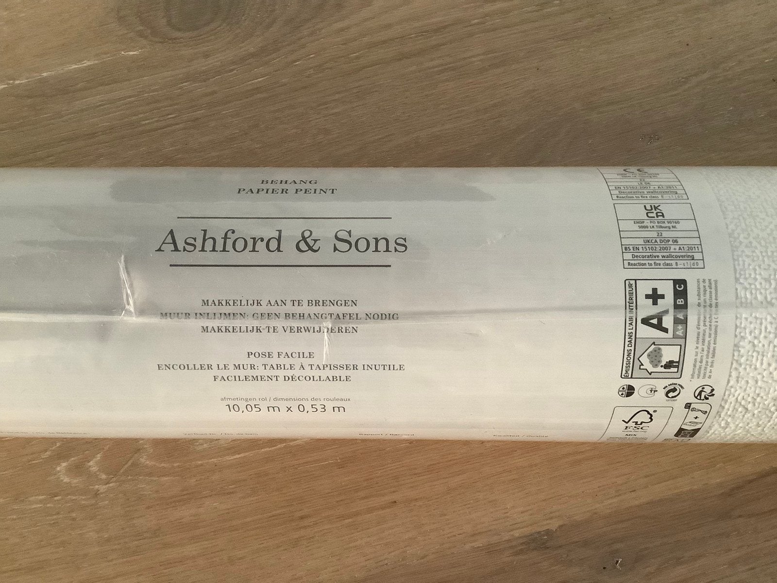 Te koop 1 rol vliesbehang, Ashford en Sons, 10x0.53 meter, Ophalen, Vliesbehang, Wit, Overige patronen
