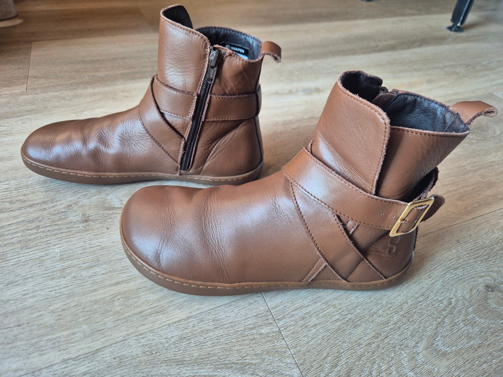 Shapen barefoot Devine maat 39, Bruin, Lage of Enkellaarzen, Ophalen of Verzenden, Zo goed als nieuw