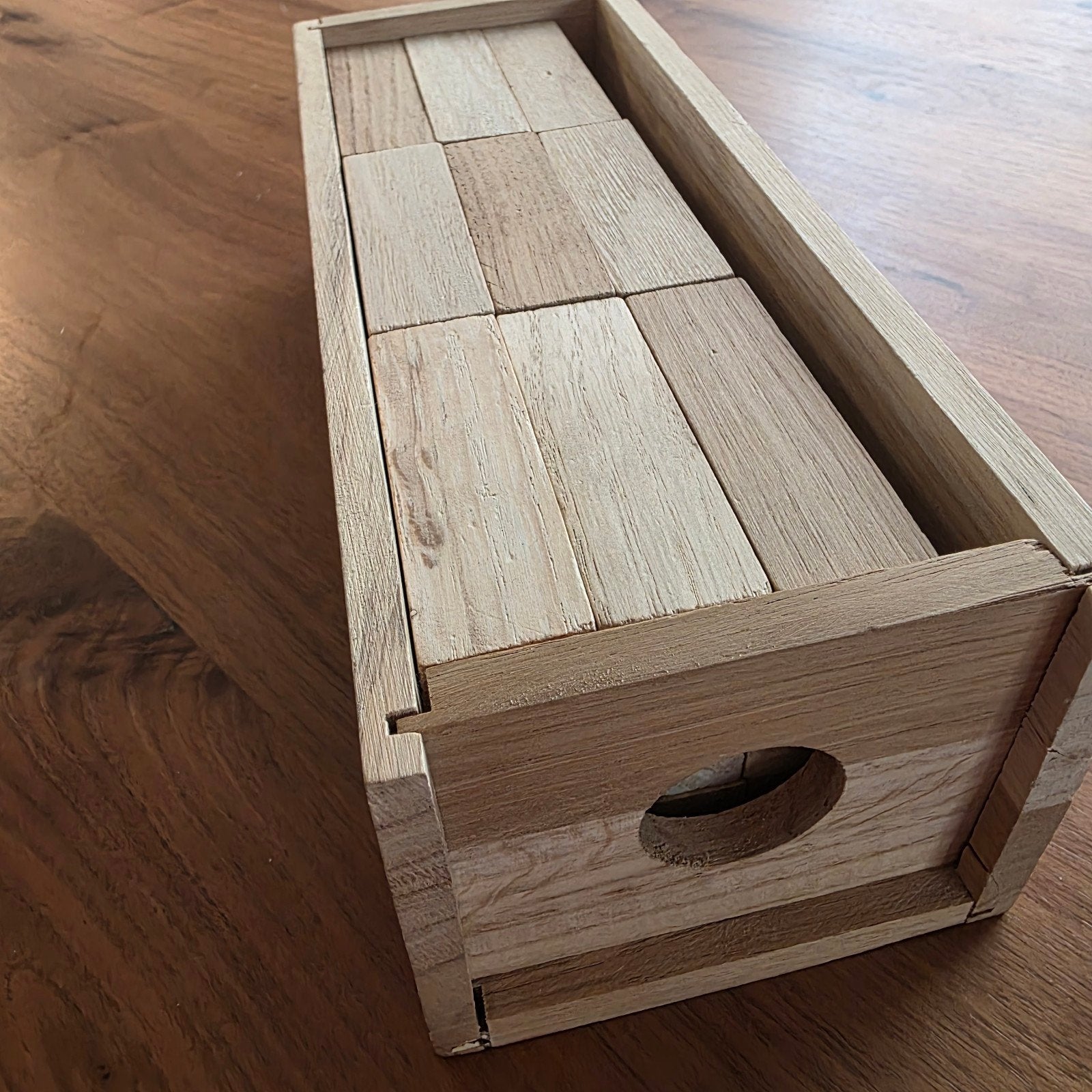 Houten blokjes in doos - zo goed als nieuw, Ophalen of Verzenden, Zo goed als nieuw, Overige typen