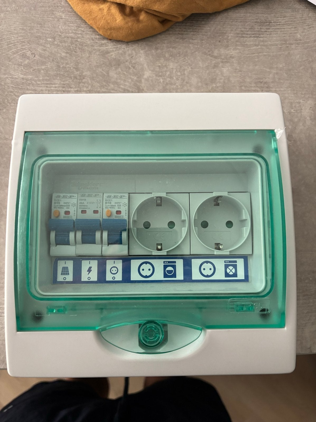 Schneider Electric Groepenkast IP65 met stopcontacten, Ophalen of Verzenden, Gebruikt, Schneider Electric, Groepenkast