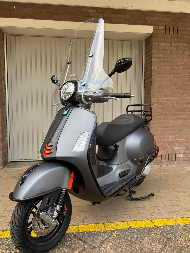 Vespa GTS 300 SuperSport Mat Grijs 2025, Scooter, Particulier
