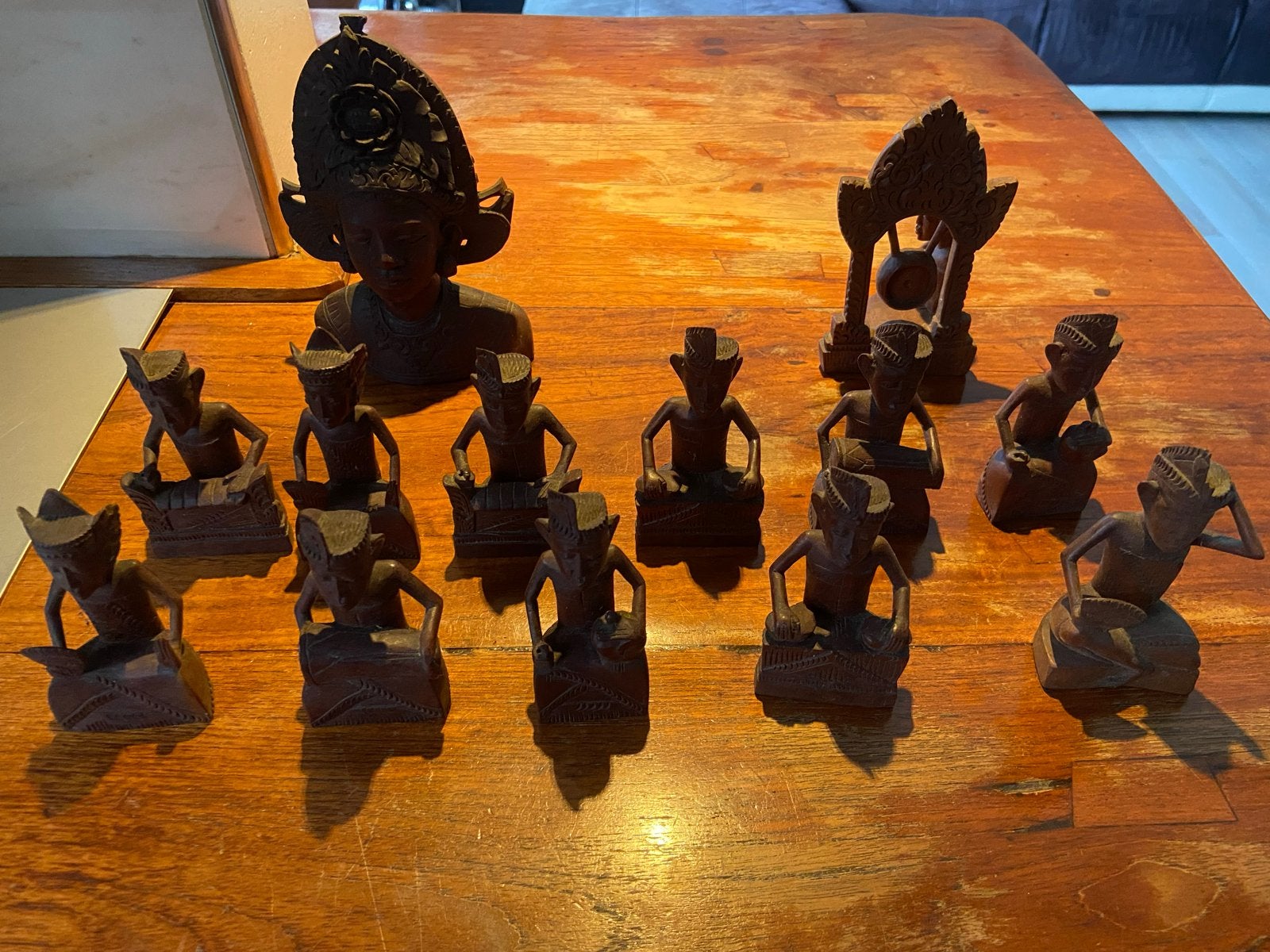 Houtsnijwerk Orkest uit Bali, Indonesië - 13 Beeldjes, Ophalen of Verzenden, Handgemaakt, Hout, Houtsnijwerk