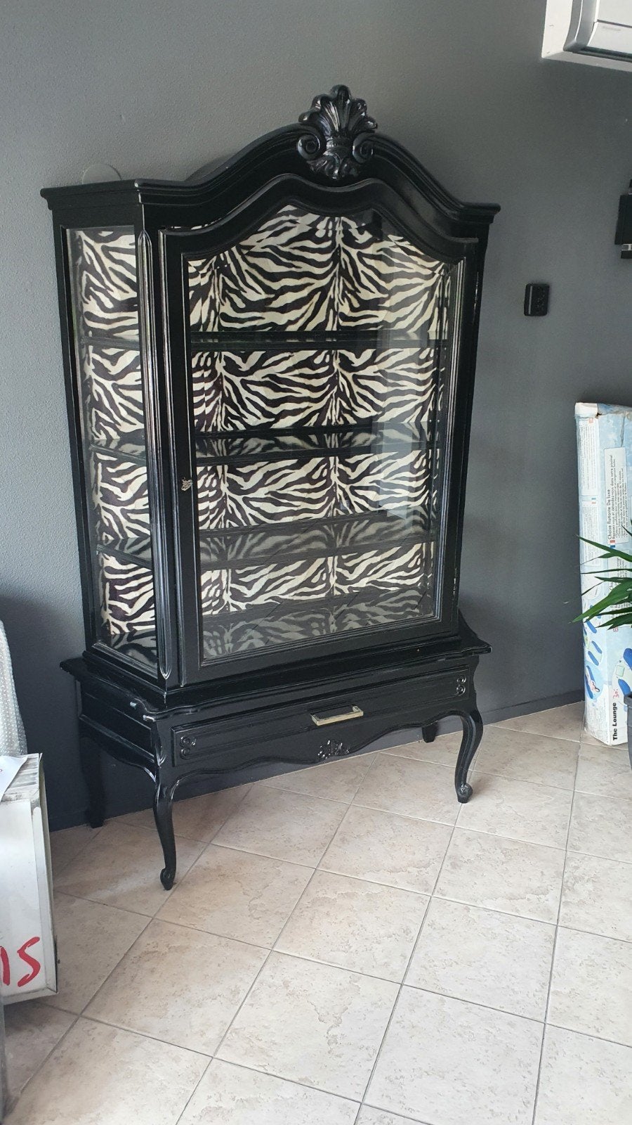 Barok wandkast, Ophalen