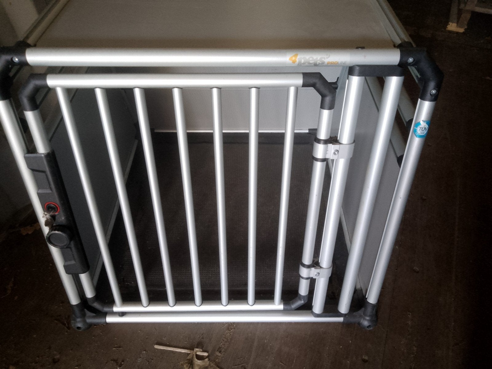 Proline 4pets auto benche L, Dieren en Toebehoren, Ophalen, Gebruikt, Minder dan 65 cm, Hondenhok